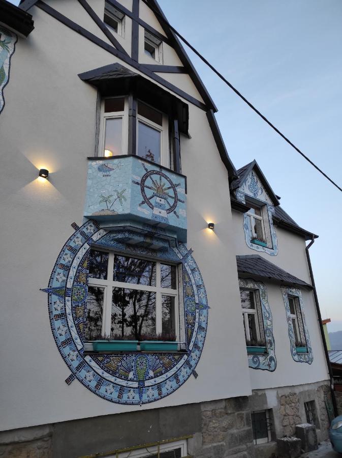 Vila v mozaikovém španělském stylu v Děčíně Extérieur photo