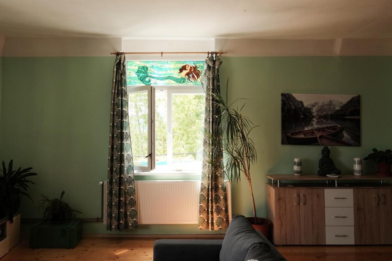 Vila v mozaikovém španělském stylu v Děčíně Extérieur photo