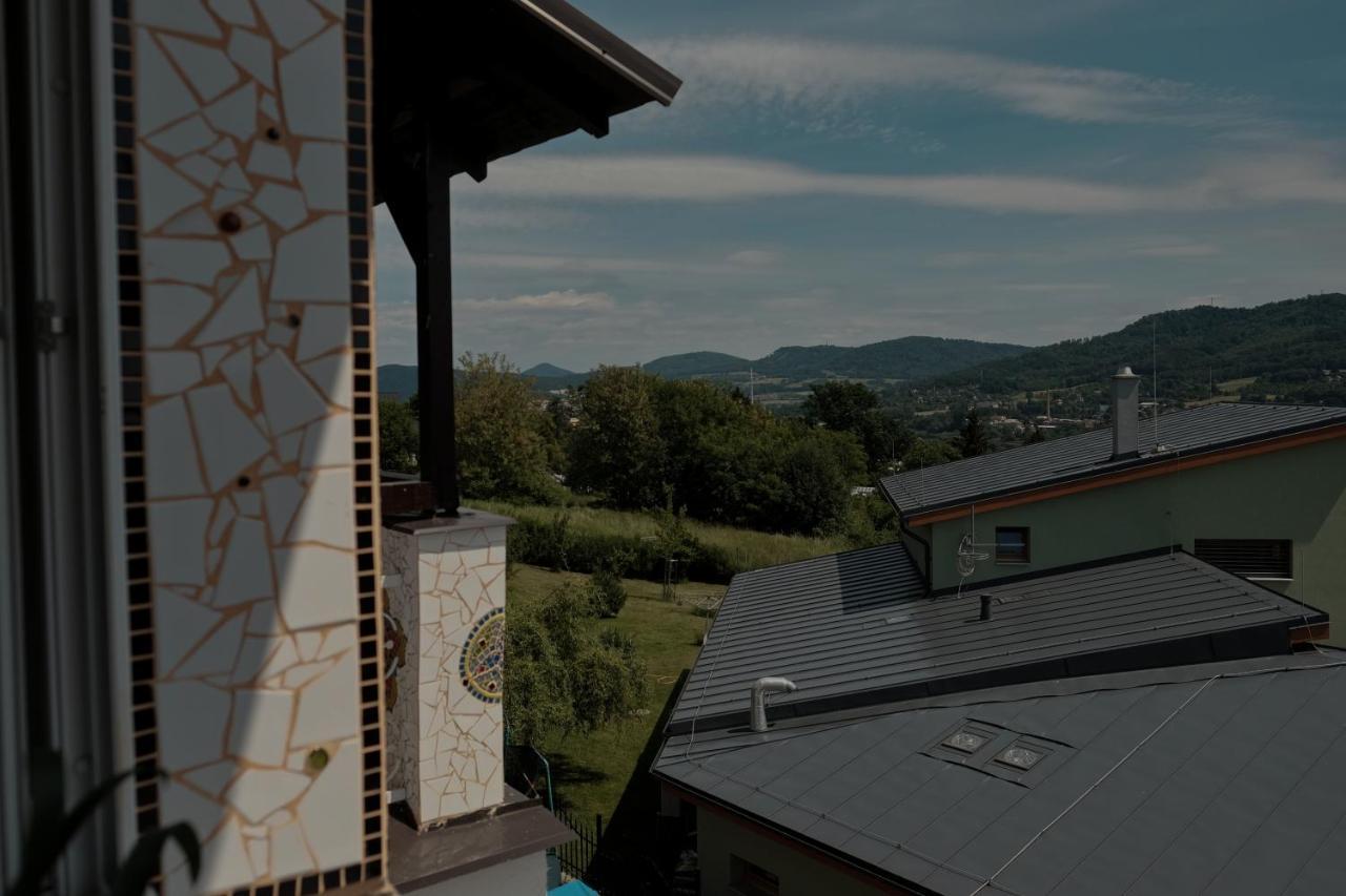 Vila v mozaikovém španělském stylu v Děčíně Extérieur photo