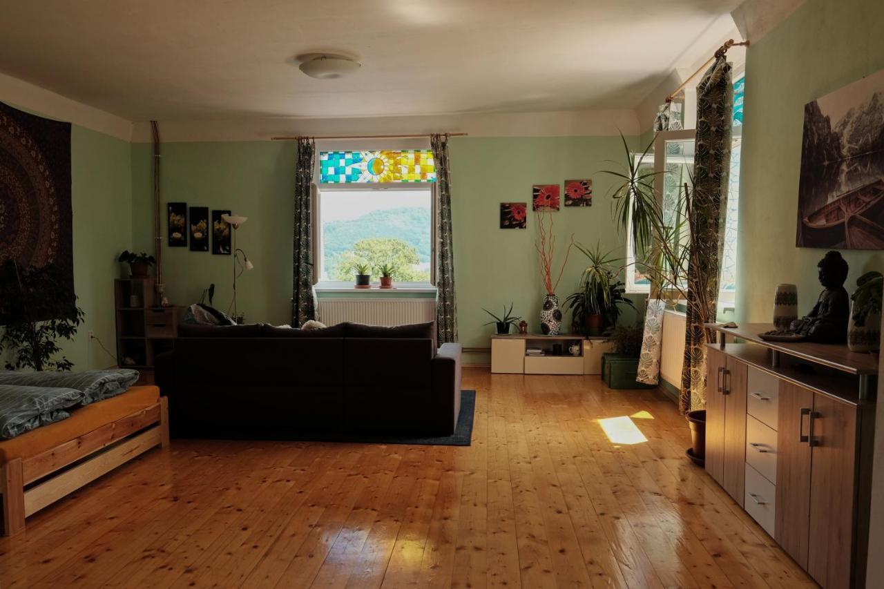 Vila v mozaikovém španělském stylu v Děčíně Extérieur photo