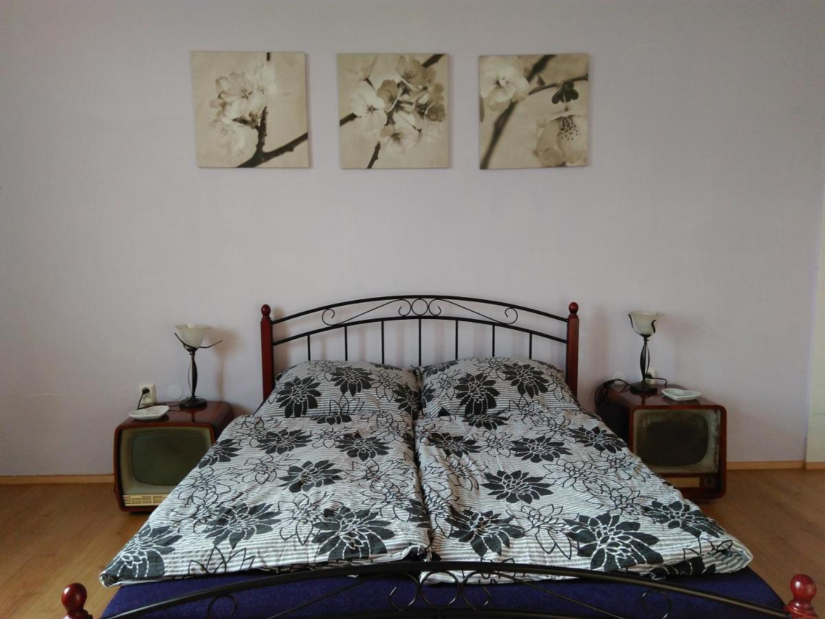 Vila v mozaikovém španělském stylu v Děčíně Extérieur photo